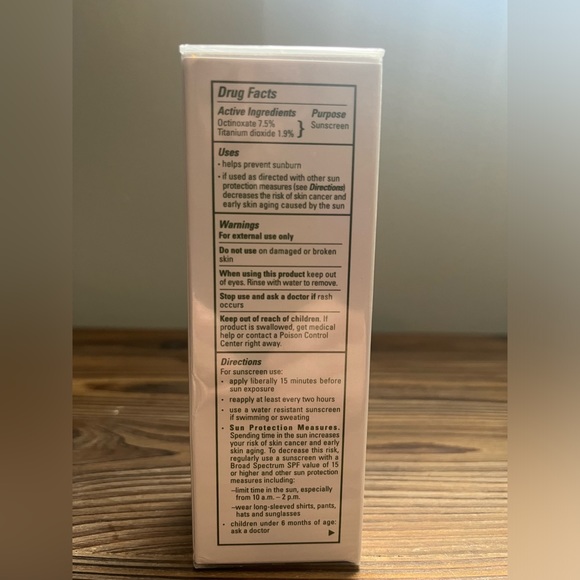 La Mer Soft Fluid Long Wear Foundation Broad Spectrum SPF20 | 1 oz | 450 sepia - Picture 2 of 6